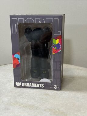 Kaw Art Toys Action 4.5" Ornaments Kaw Sitting Black Kaws Model